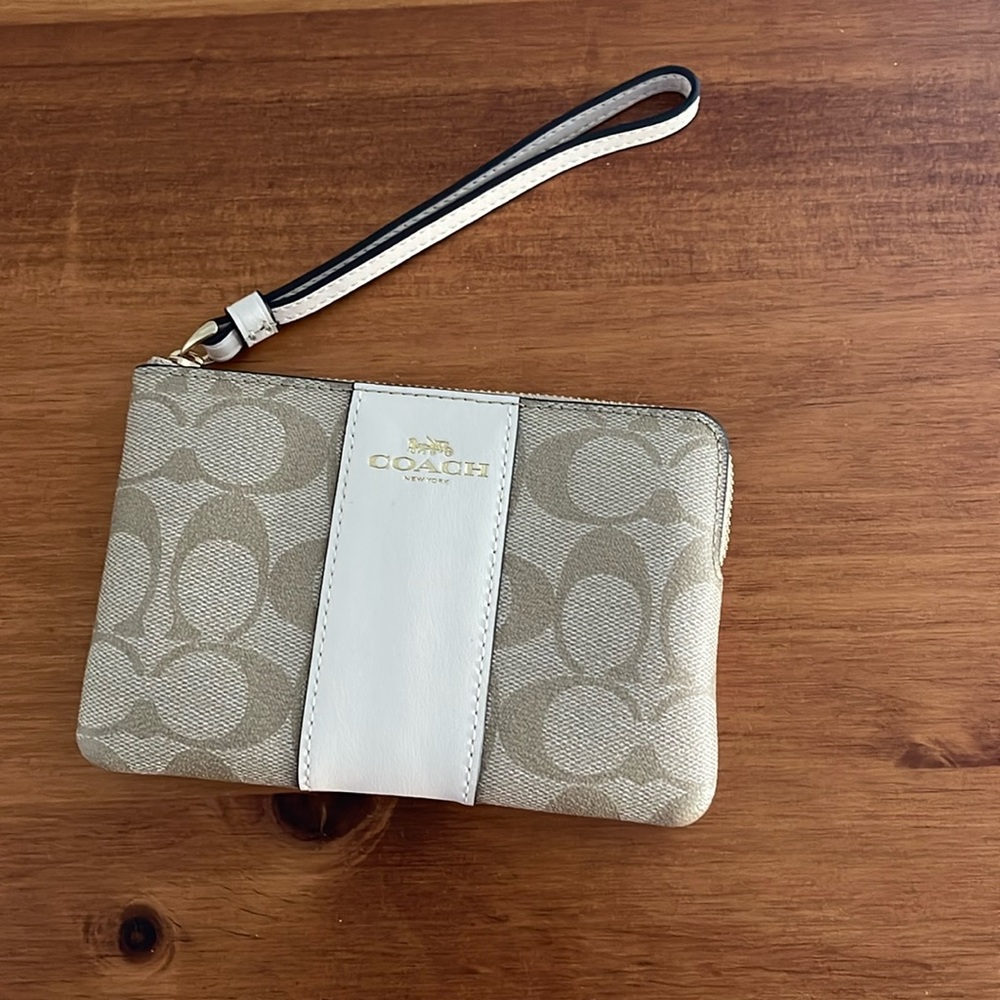 Coach | Gold and‎ Light Khaki Chalk wristlet - NWT